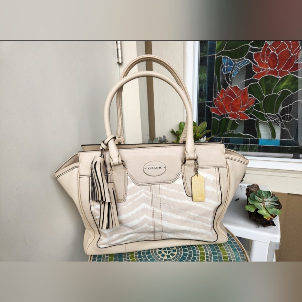 COACH ZEBRA PRINT CANDACE CARRYALL (23409)